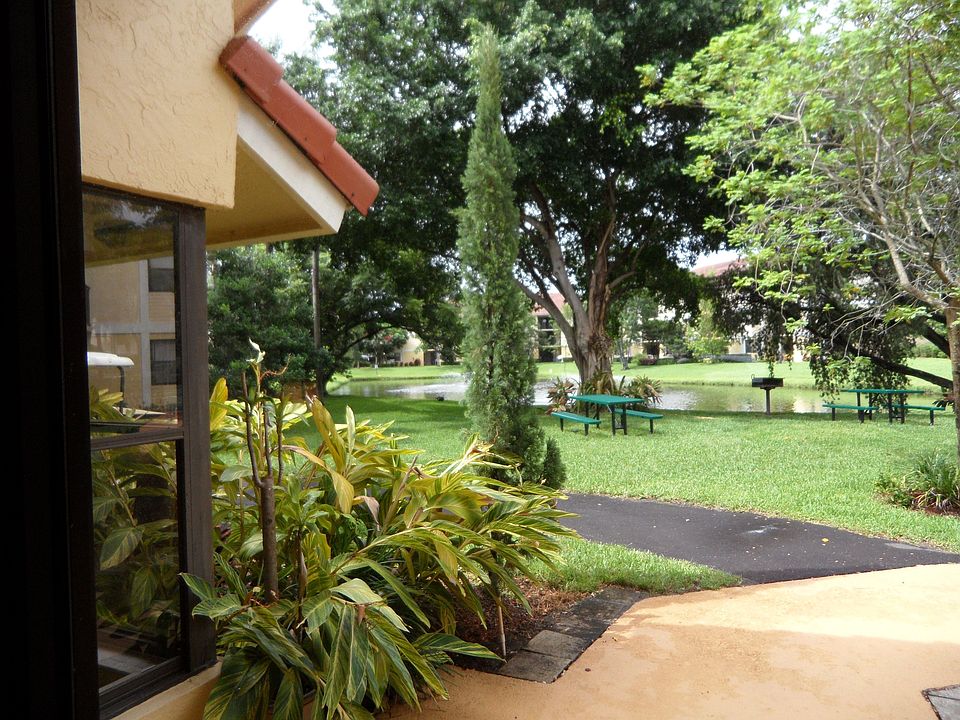 Common Area - BBQ