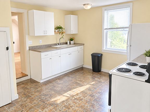 3rd image of 27 Pierce St APT 2