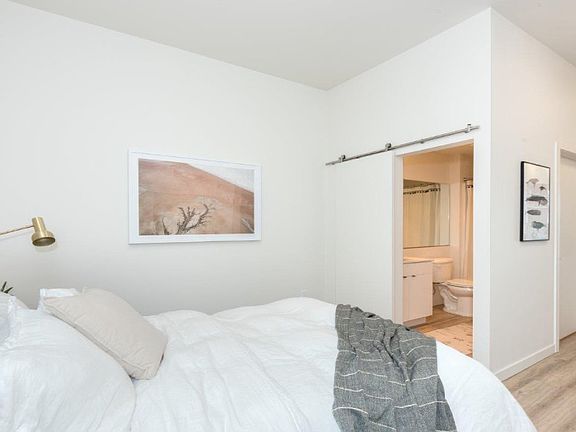 4th image of 310 SE 12th Ave #406