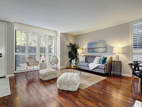 5th image of 621 Woodside Sier Unit 4