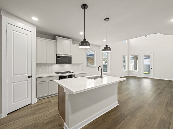 7_8776 Treeline- Kitchen -1