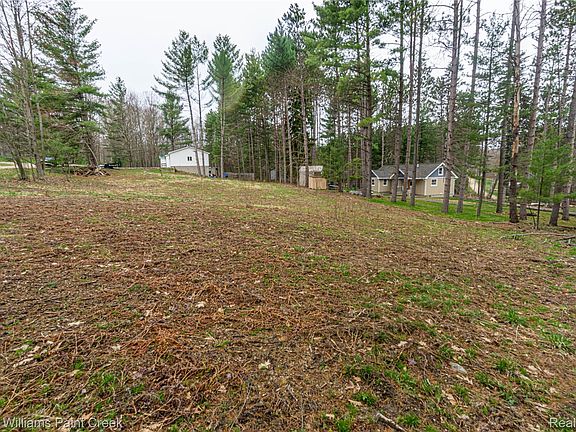 4th image of Clearview Dr