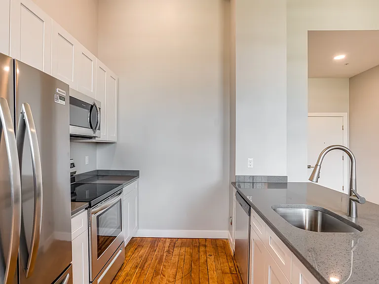 556 Atwells Ave — Photo 34