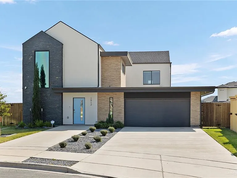 1912 Silverton Cir — Photo 35