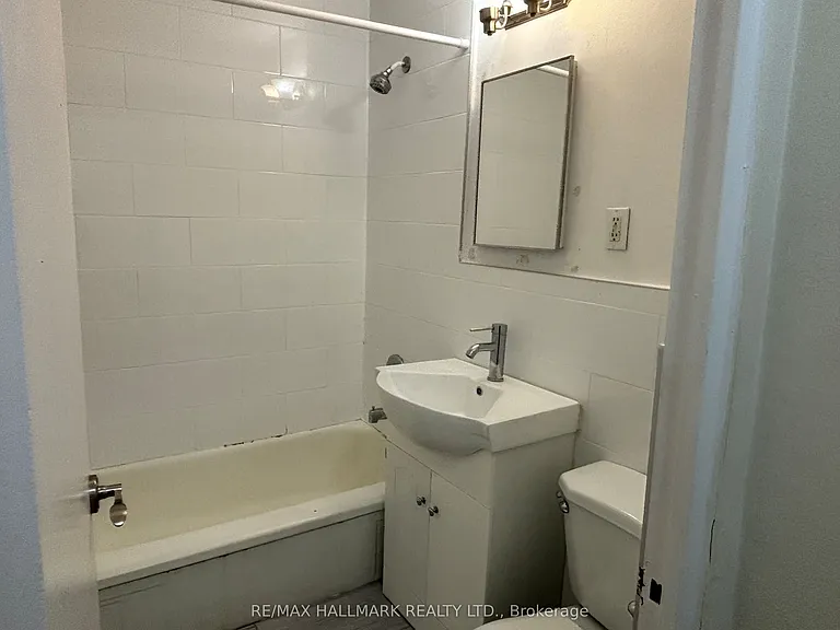 134 Lawton Blvd #211 — Photo 4