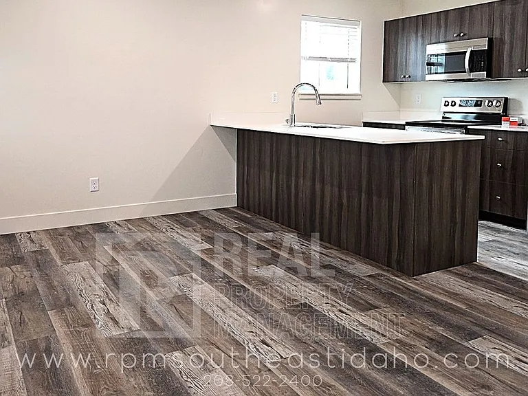 647 S 3 W — Photo 8