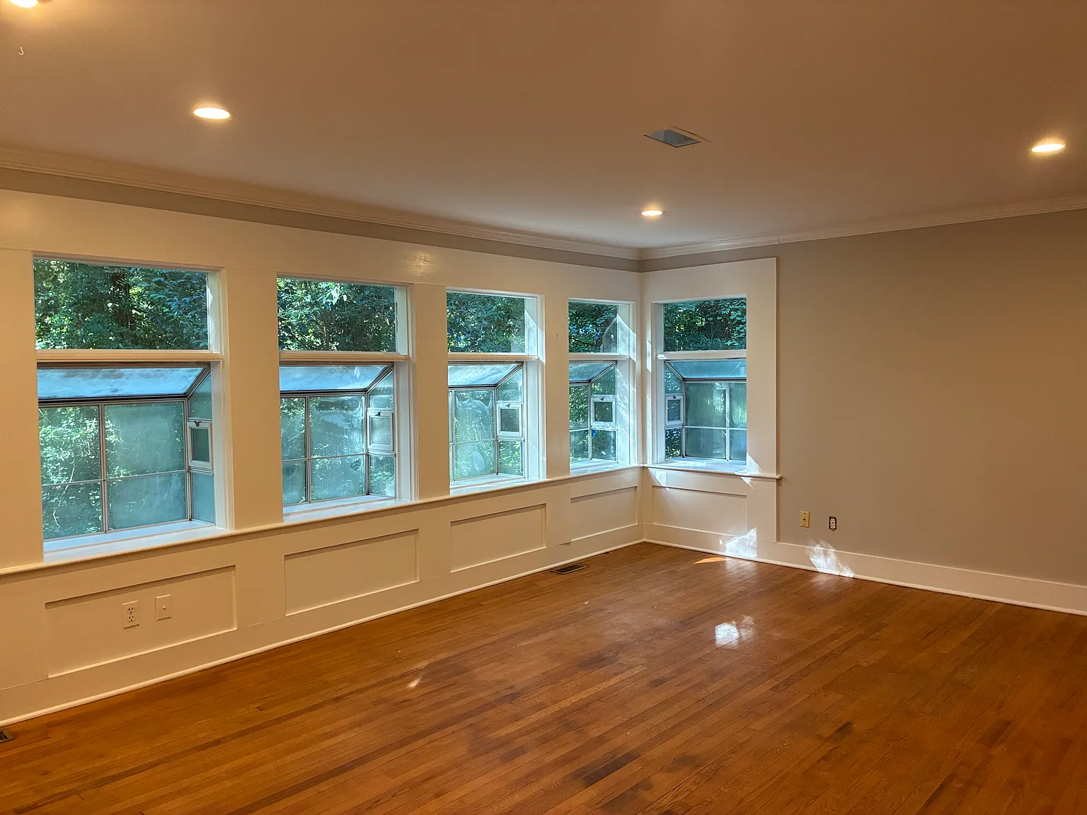 2 bed, 1100 sqft, $1,900 — Photo 2