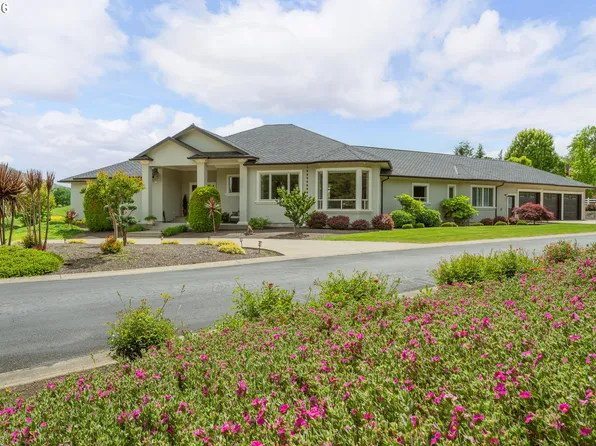 242 Bonifacio Ln, Roseburg, OR 97471