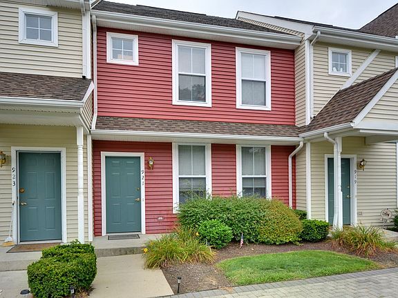 3rd image of 921 Boundry Ct