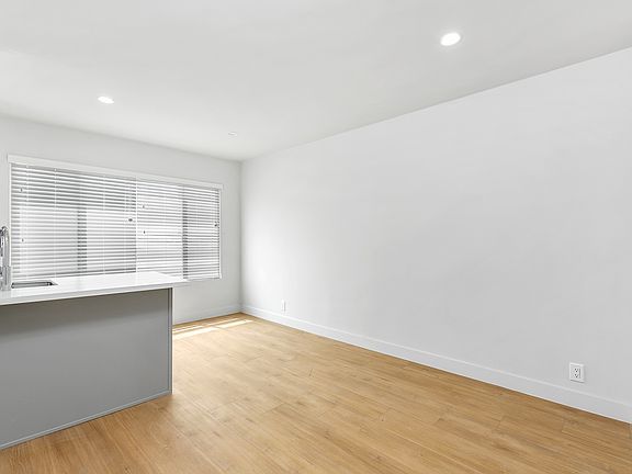4th image of 1911 S Palm Grove Ave APT 4