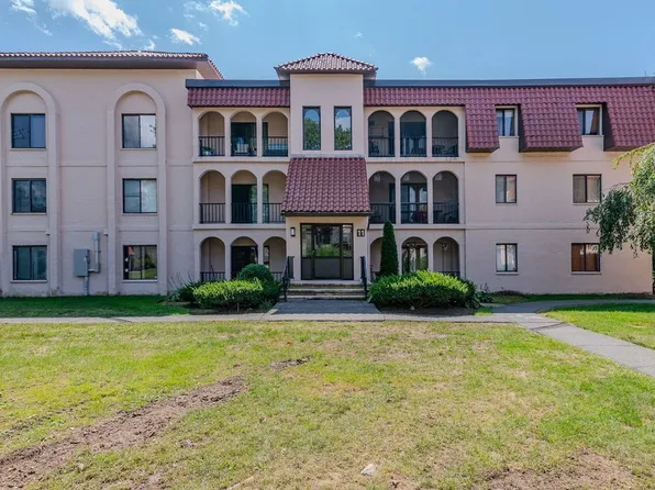 685 Oak St #11, Brockton, MA 02301