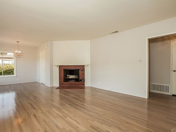 5th image of 258 W Oak Park Dr