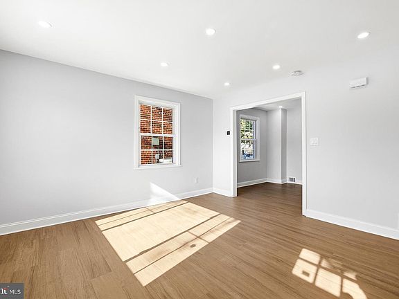 4th image of 334 Nicholson St NE