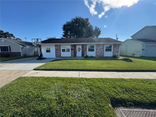 837 Matador Dr, Gretna, LA 70056
