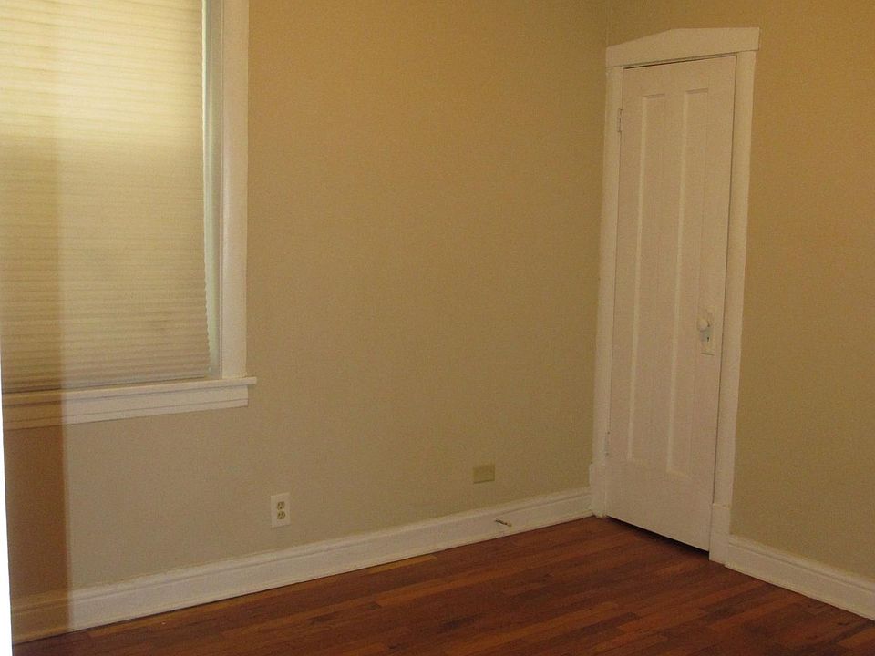 Large Queen Sized Bedroom