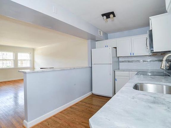 5th image of 404 James Ct