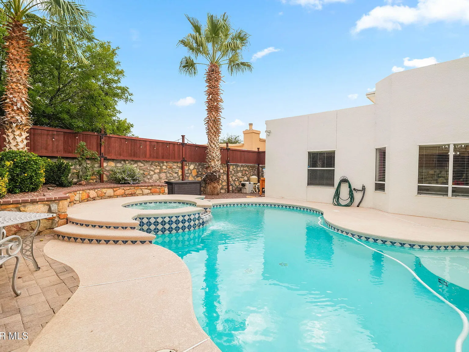 4 bed, 2.5 bath, 2610 sqft, $3,400 — Photo 3