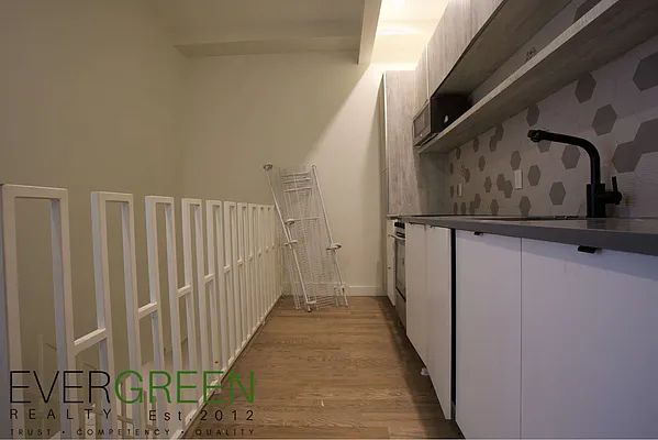 Rented by Evergreen Apartments BK | media 20