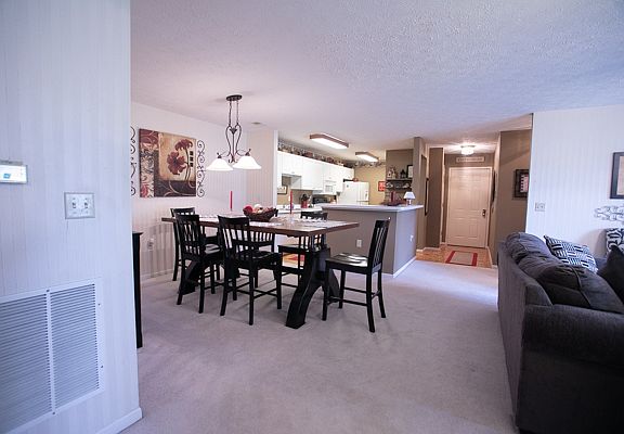 3rd image of 4793 Bordeaux Ln