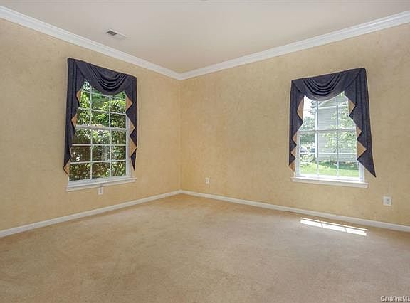 4th image of 2561 Windsor Chase Dr
