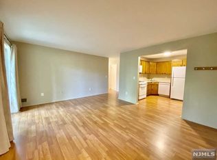 134 Raintree Ln, Mahwah, NJ 07430