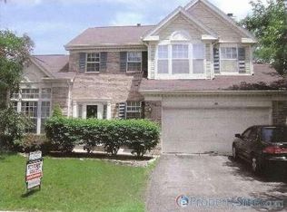 90 Churchill Ln, Aurora, IL