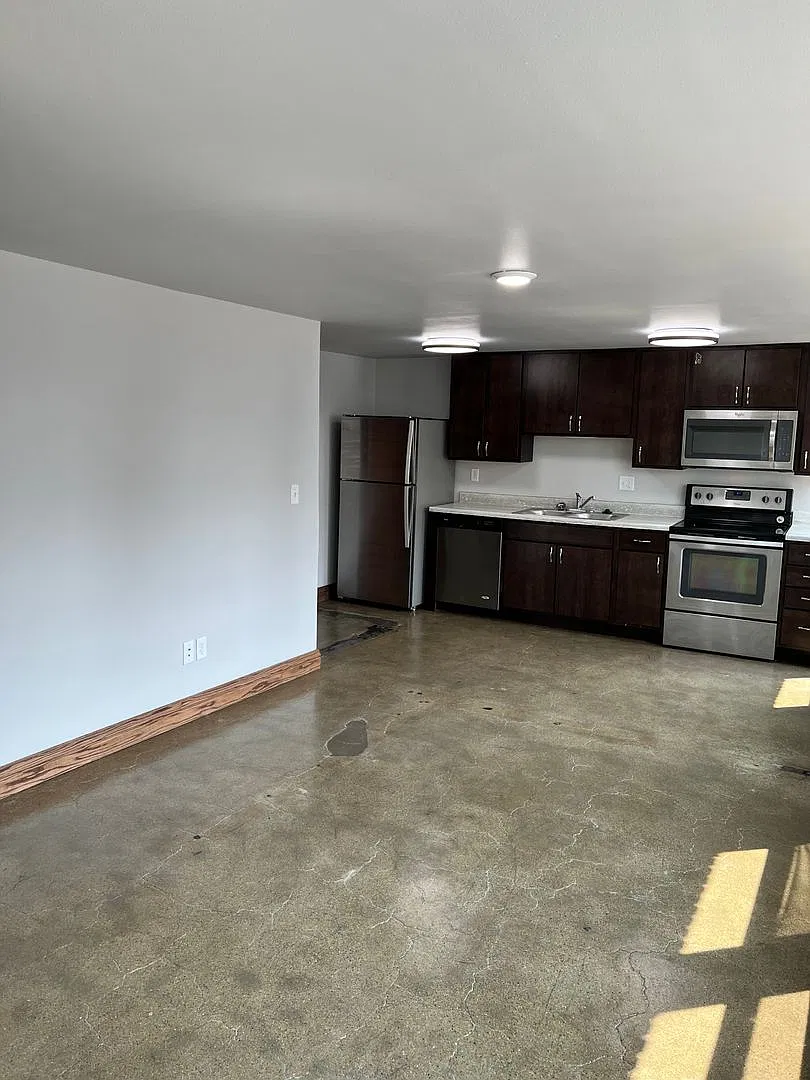 State Theater Apartments — Photo 4