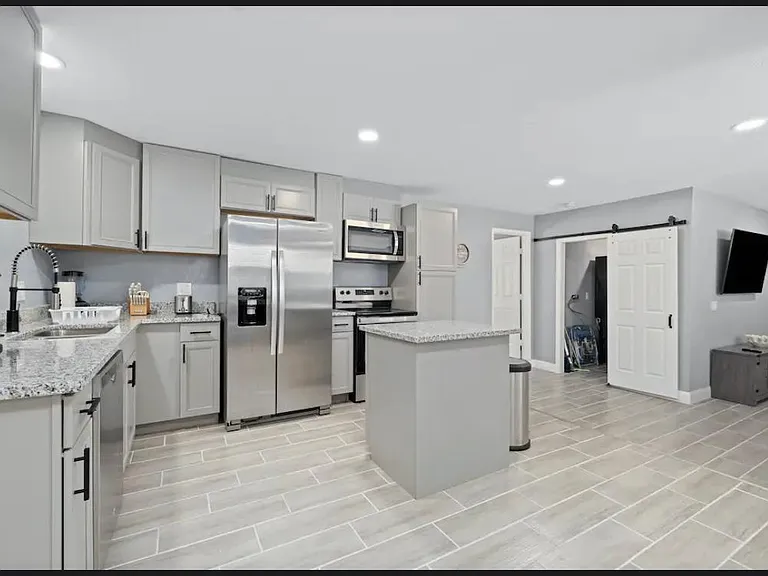 1004 N Betty Ln — Photo 4