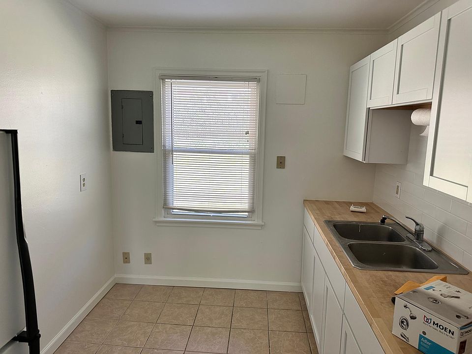 1st image of 1920 N Cotner Blvd