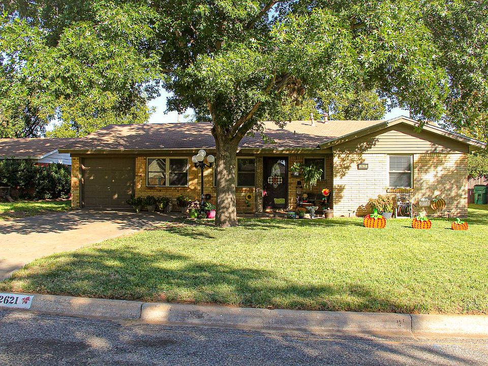 1st image of 2621 Crescent Dr