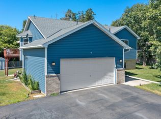 2220 Grafton Ave N, Oakdale, MN 55128