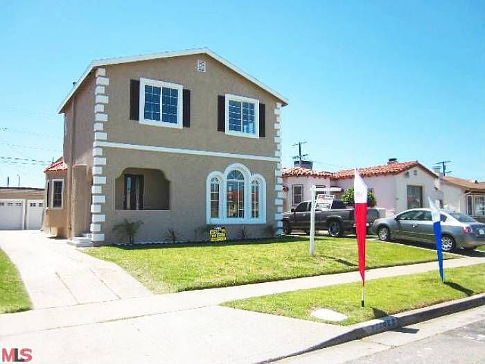 1st image of 2022 W 85th St