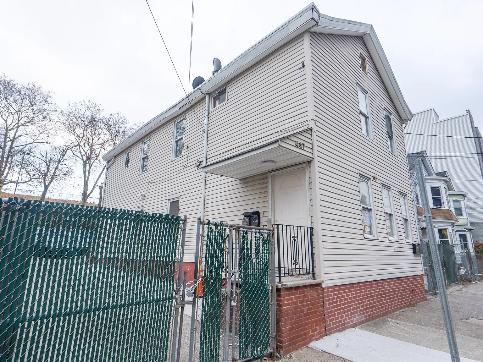 3 bed, $2,200 — Photo 2
