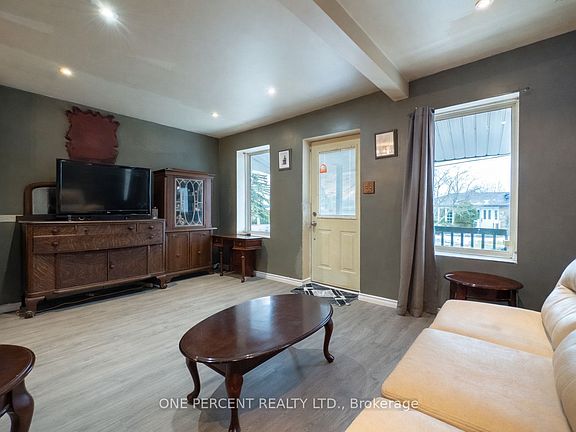 5th image of 90 Palace Rd