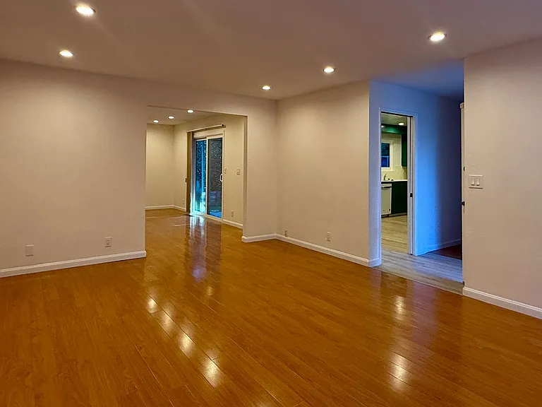 817/819 E Dana St — Photo 3