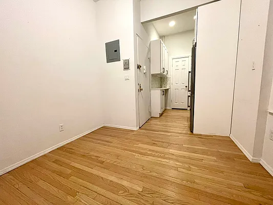 Rented by J PRESTON AND ASSOCIATES INC | media 14