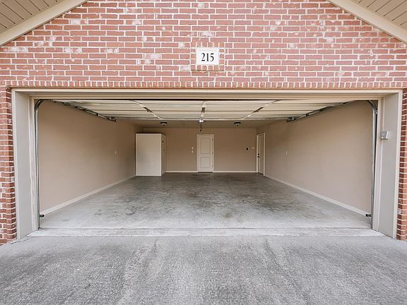5th image of 215 Indianhead Dr