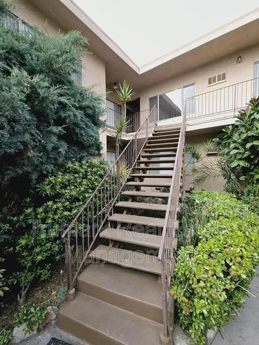 405 E Elk Ave Photo 1