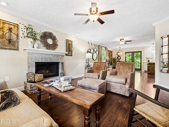 4th image of 8631 Barbee Ln