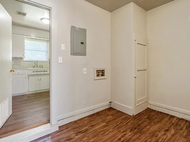 1509 NE 33rd St — Photo 4