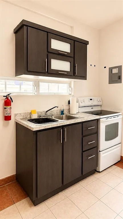2 bed, 1.0 bath, 3800 sqft, $1,500 — Photo 4