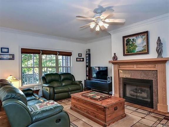 3rd image of 3325 Winchester Ln