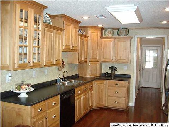 5th image of 1287 Cross Creek Dr E