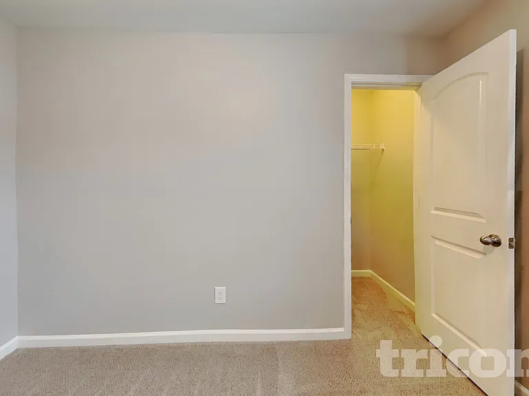 427 Randolph Dr — Photo 11