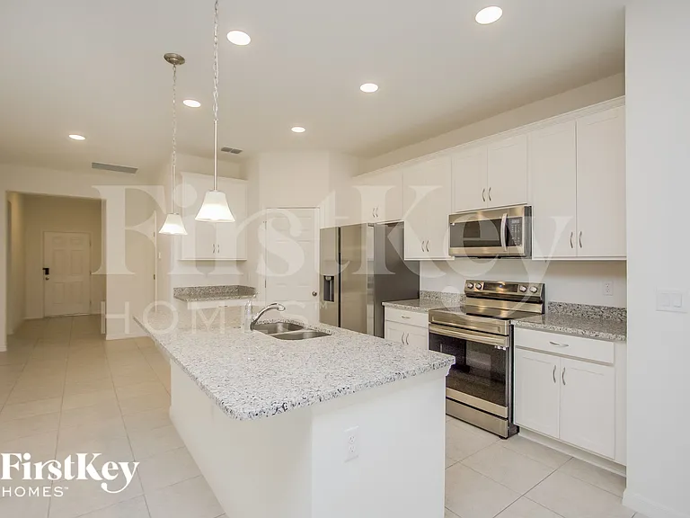 328 Corbel Ln — Photo 3