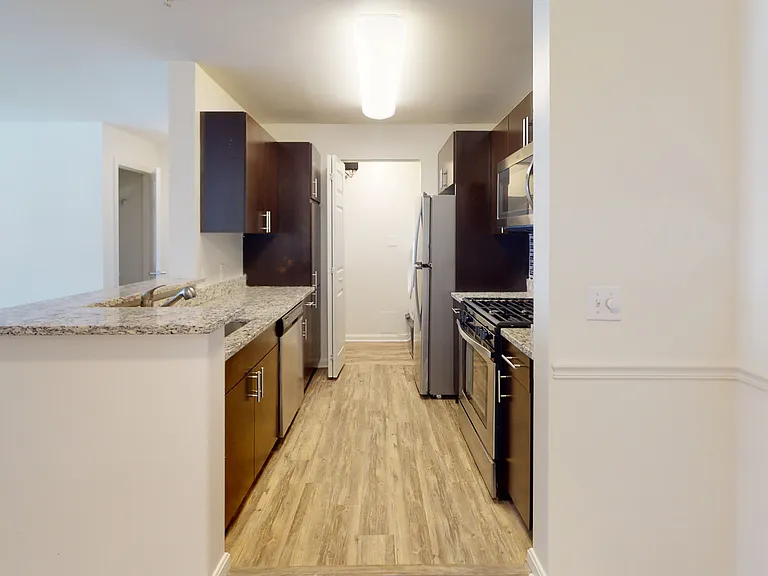 Inwood West — Photo 36