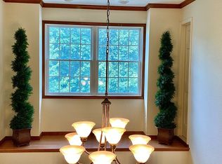 32 Hazelnut Dr, Flora, IL 62839