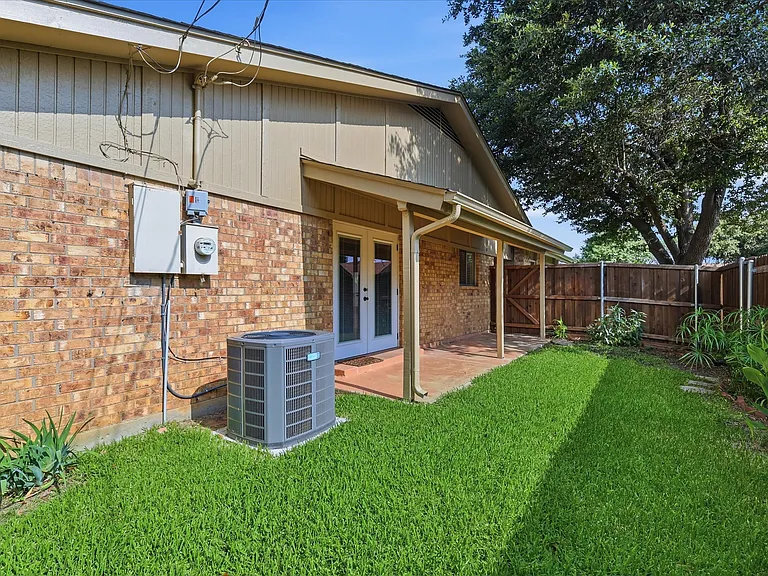 826 Shady Glen Ln — Photo 24