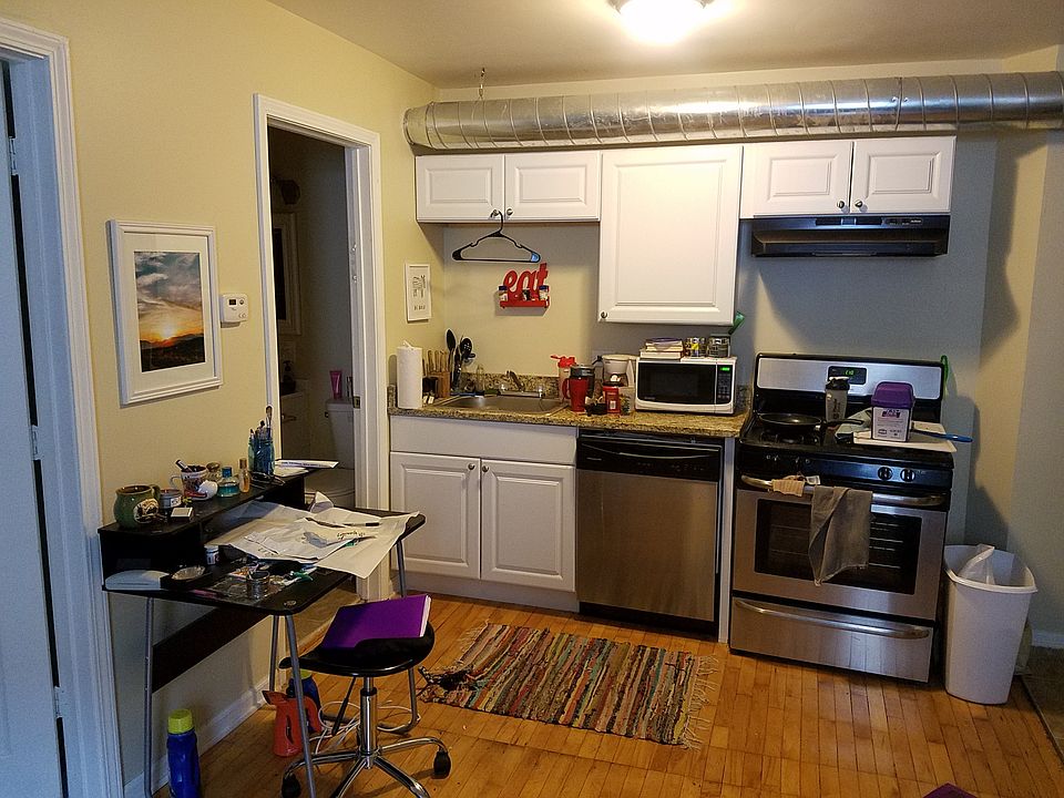 2nd image of 3240 N Clark St APT 3