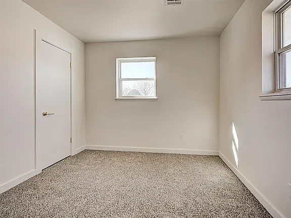 1605 S Broadway Ave — Photo 2